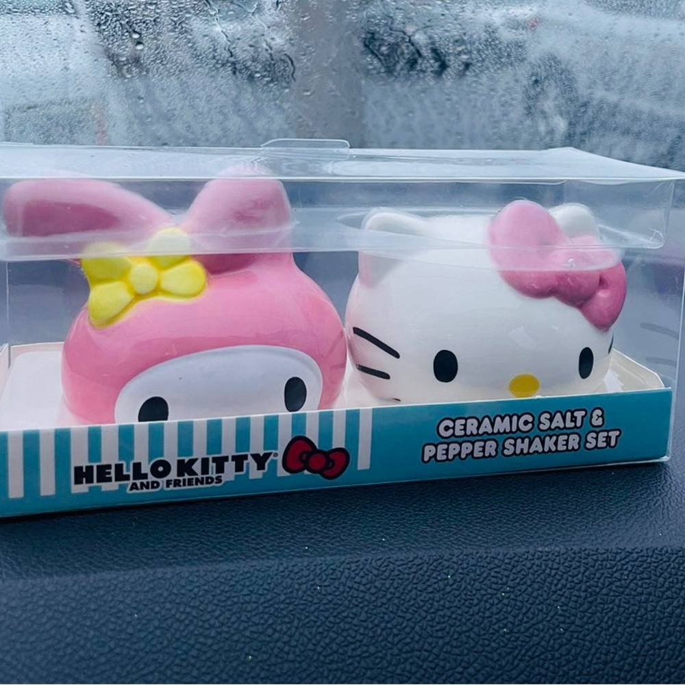 HELLO KITTY AND MY MELODY CERAMIC SALT & PEPPER SHAKER SET